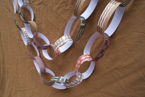 Leach paper chain