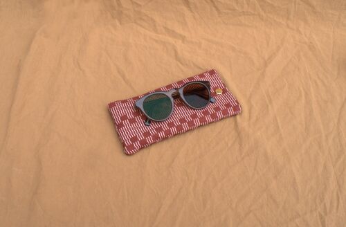 Glasses/Sunglasses case in Burgundy Quenington print