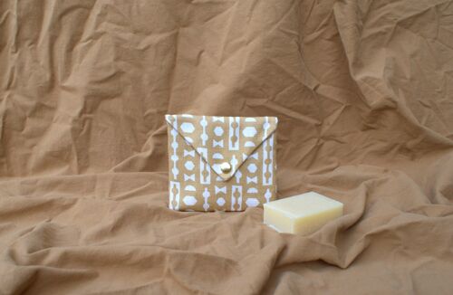 Soap pouch in Oatmeal Fairford print
