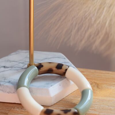 Bracelet en perles tubes acrylique léopard, vert olive et ivoire