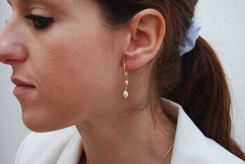 Boucles d'oreilles créoles en argent avec perles. 2