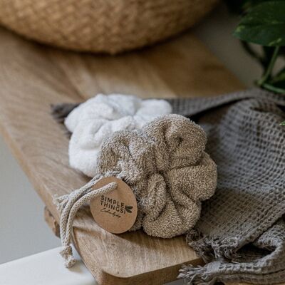 Shower flower in cream cotton terry & cream cord