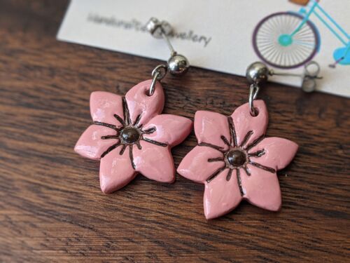 Dusty pink flower earrings