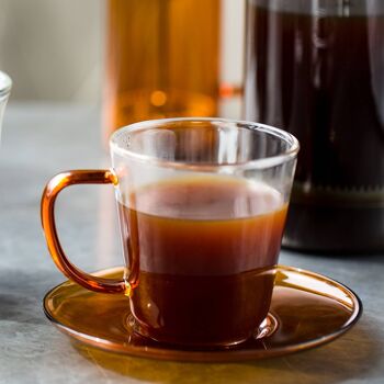 Tasse à thé et soucoupe en verre coloré 2