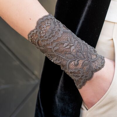 Lace gauntlets Diana H truffle
