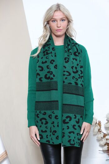 Pull confortable vert avec foulard léopard 4