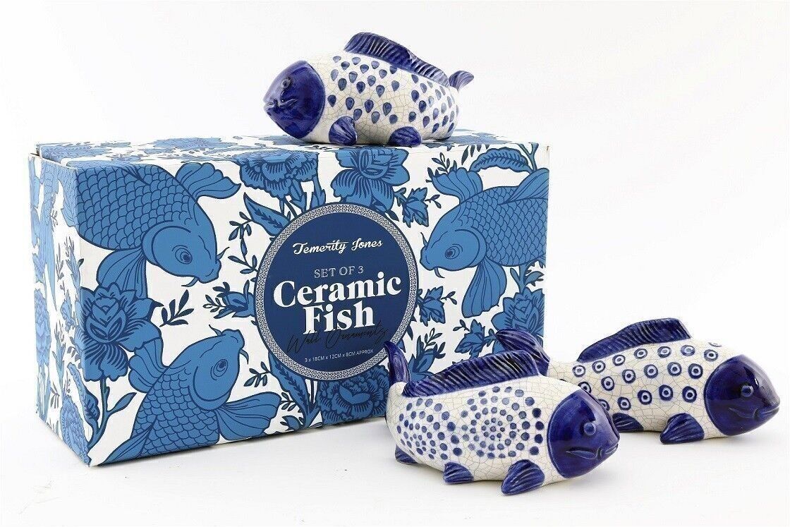 Set di 3 ornamenti in ceramica di pesce Koi blu con design in salice