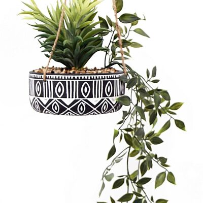Maceta colgante de cerámica negra con plantas