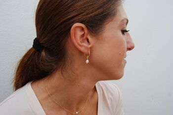 Boucles d'oreilles créoles en argent avec perles. 3