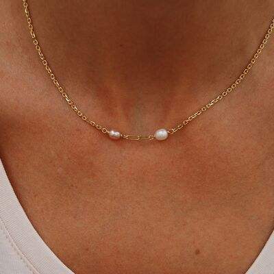 Halskette aus Sterlingsilber mit Perlen.