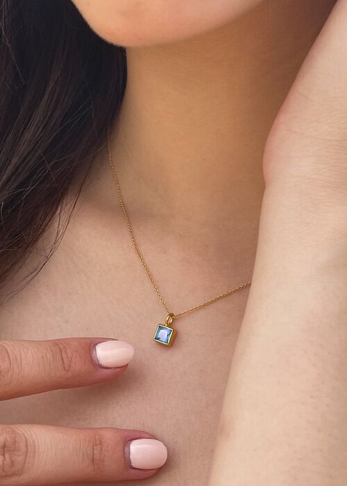 Juno Necklace Gold - Light Blue
