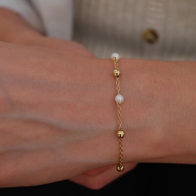 Silver 925 bracelet with pearls and balls.