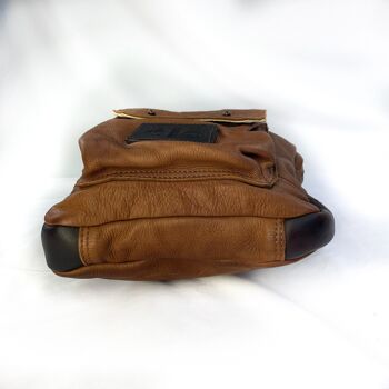 Bandoulière "Leather Flat Tablet CrossBody" avec détails de bâche de camion recyclée 5