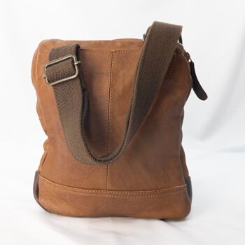 Bandoulière "Leather Flat Tablet CrossBody" avec détails de bâche de camion recyclée 3