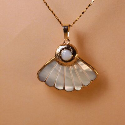 SHELL necklace
