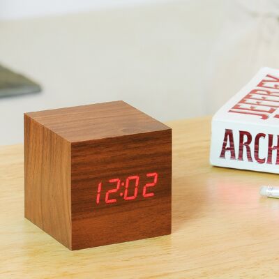 Horloge cube en bois Click (notre horloge cube classique originale, produit le plus vendu de notre catalogue depuis 2011) Teck/LED rouge