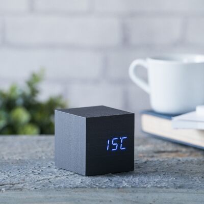 Wooden Cube Click Clock (unsere originale klassische Würfeluhr, meistverkauftes Produkt in unserem Katalog seit 2011) Schwarz / Blaue LED