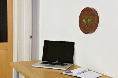 Wall Click Clock Walnut / Green LED
