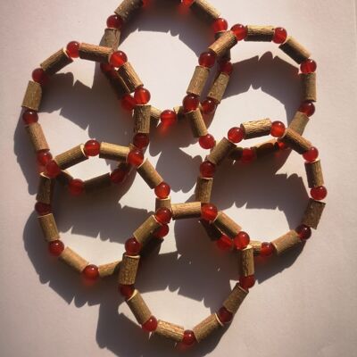 Hazel wood and carnelian mineral bracelet