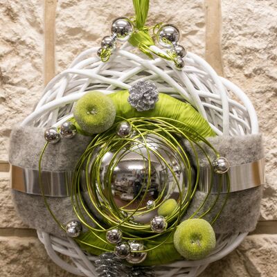 Couronne de porte guirlande d'hiver couronne murale 30 cm blanche avec boules argentées pommes et cônes pailletés