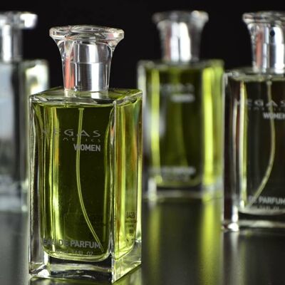 Eau de Parfum da 100 ml in 60 varianti di fragranza