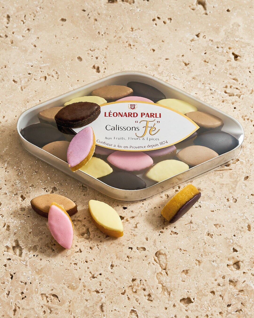 Boîte losange 'Fé' fleuris et épicés assortis - 140g - 22 pces