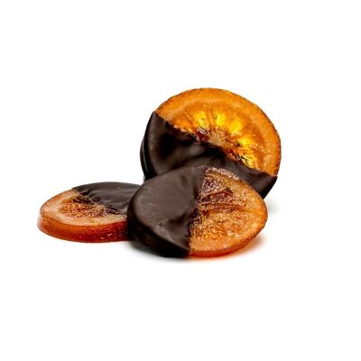 Fetta d'arancia sfusa mezza immersa nel cioccolato fondente