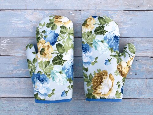 Oven mitts in floral yellow and blue roses pattern Set of 2