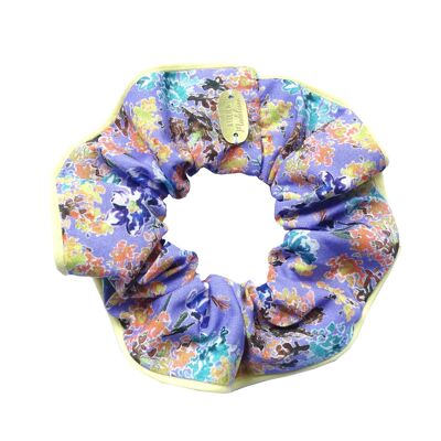 Scrunchie morado con estampado floral