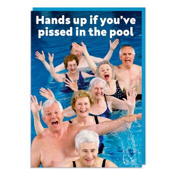 Mains en l'air dans la carte d'anniversaire drôle de piscine 1