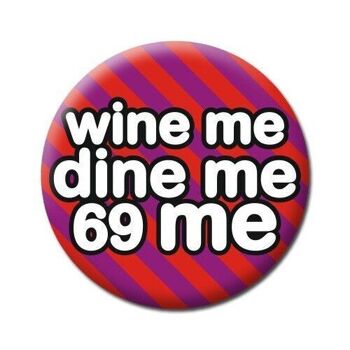 Wine Me Dine Me 69 Me Badge drôle 2