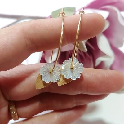 Mother-of-pearl flower hoop earrings / gilded fine gold