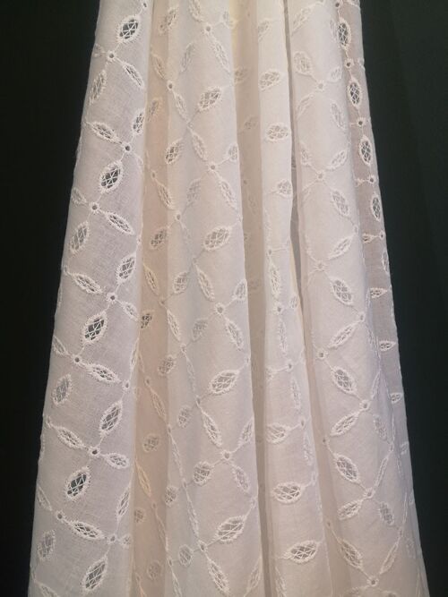 Tissu broderie anglaise motif petits croisillons coloris blanc - Lindsay-22