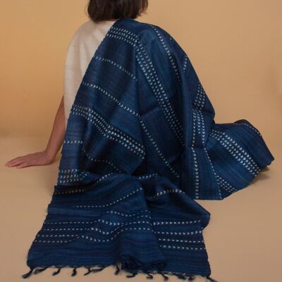 Handwoven blue silk scarf made from organic silk - traces