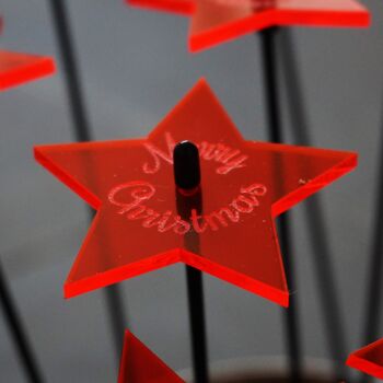15 étoiles de Noël rouge brillantes Taille S 25 cm avec message gravé "Merry Christmas" Présentoir de vente SunCatcher Peggy Pot inclus 3