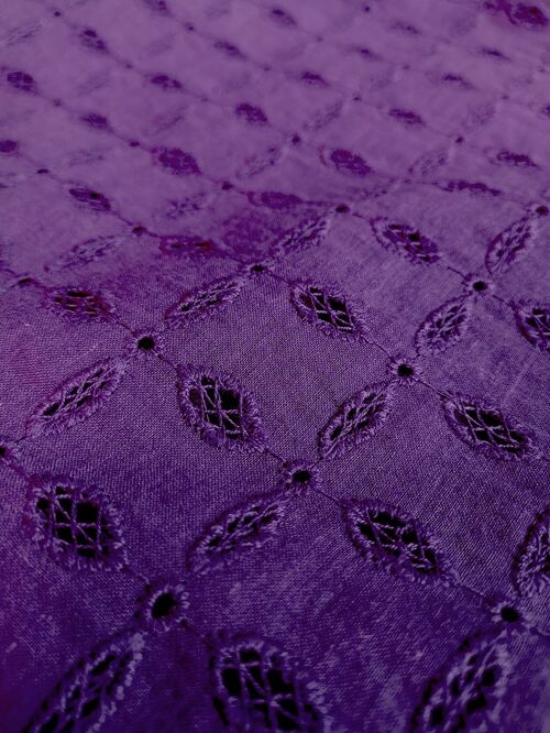 Tissu broderie anglaise motif petits croisillons coloris violet - Lindsay-22