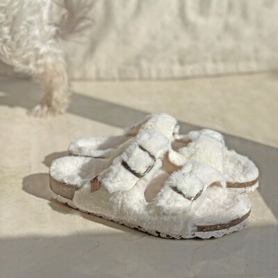 Calm white textile slippers