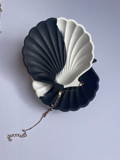 Monochrome Seashell Trinket Dish