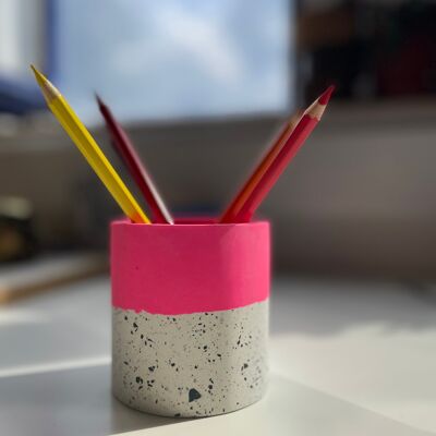 Pots à stylos colorés en terrazzo