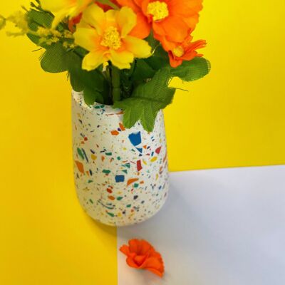 Bunte Terrazzo-Knospenvase