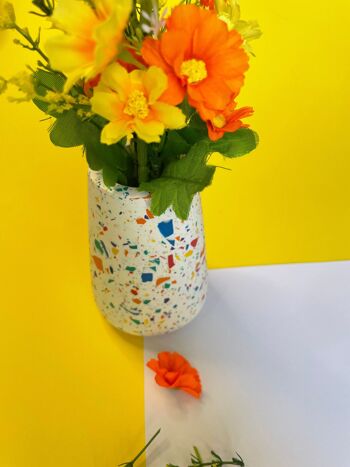 Vase bourgeon en terrazzo coloré 1