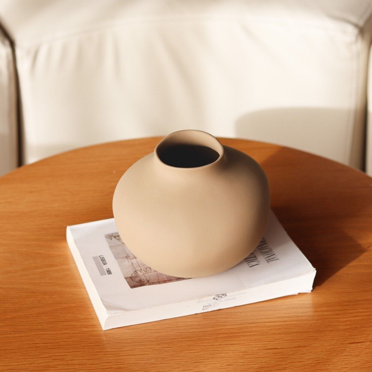 Centia große schmutzige beige Vase