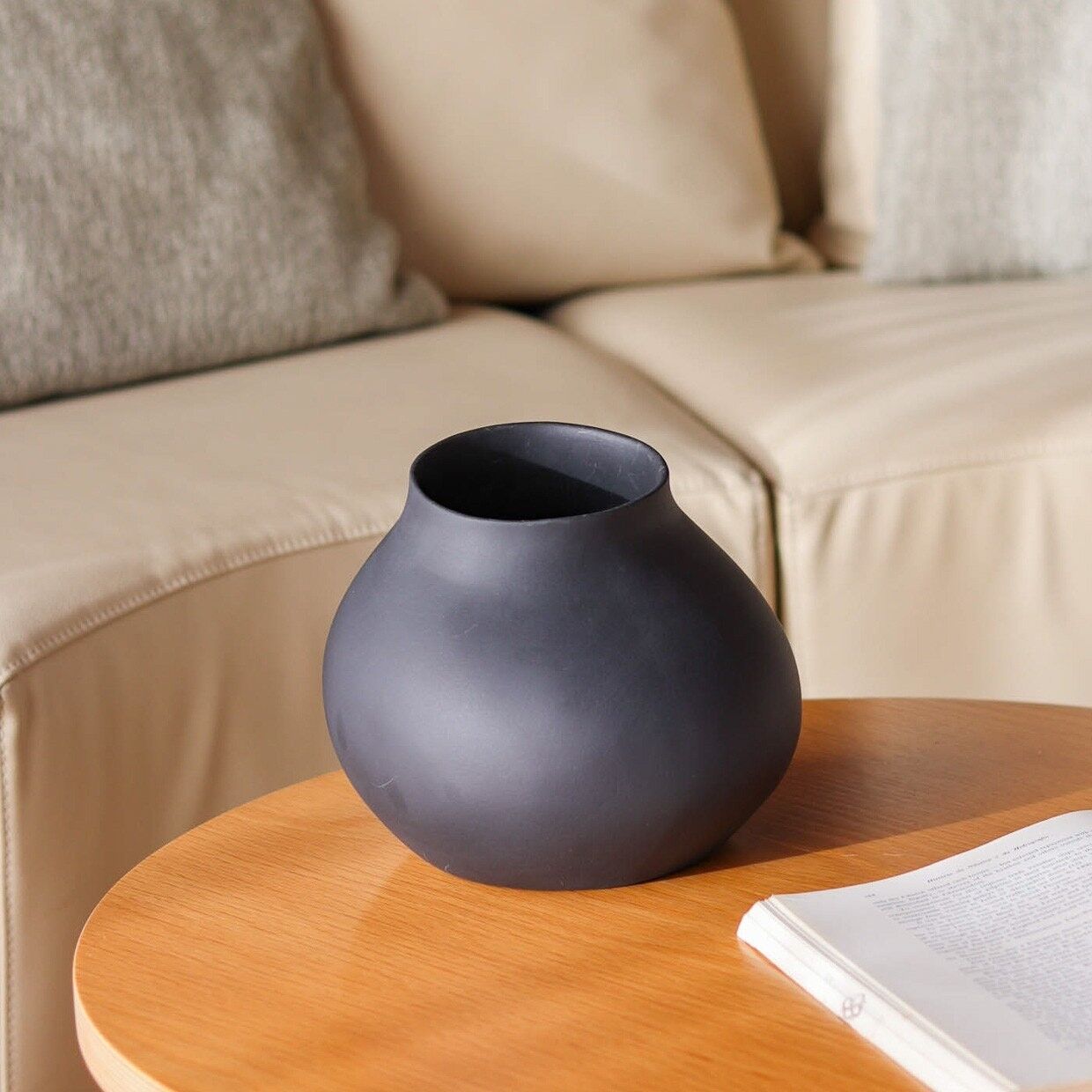 Große schwarze Centia-Vase