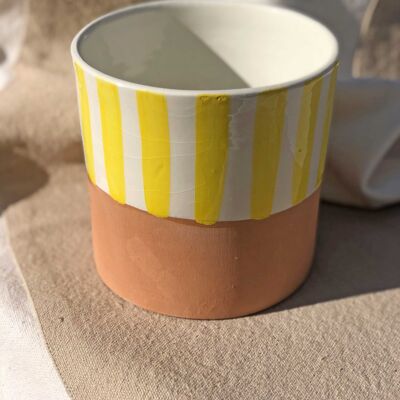 Maceta de cerámica Riviera a rayas amarillas y blancas
