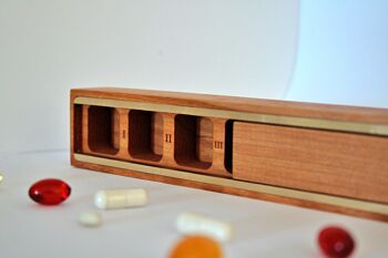 Walnut wood jumbo size - Weekly pillbox with 2 shots – boisbois