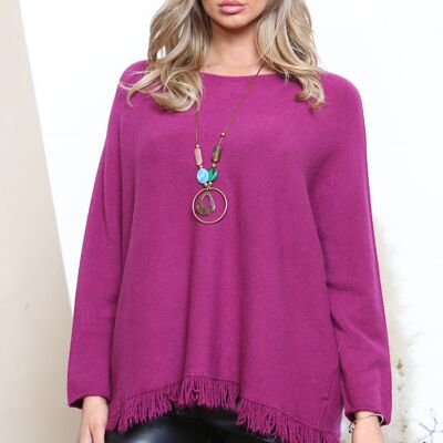 Top morado con borde deshilachado y collar