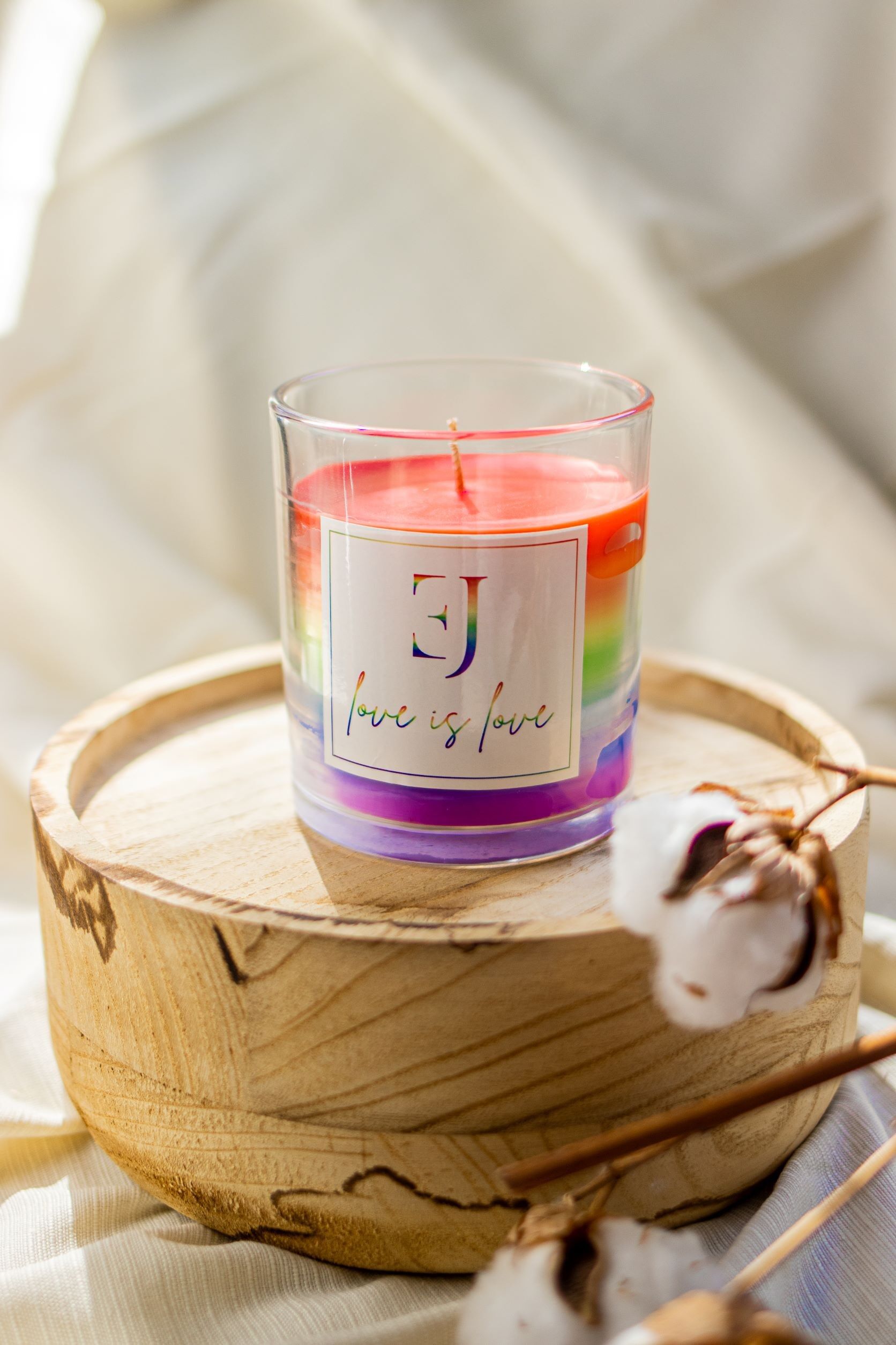 Love is Love candela arcobaleno