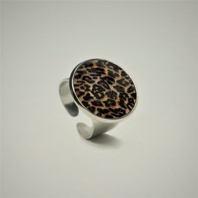 Anello cabochon con stampa animalier effetto leopardo