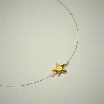 Collier avec une étoile et de délicates perles d'eau douce 1