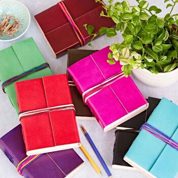 Journal en cuir coloré avec fermeture à cordon en cuir 10